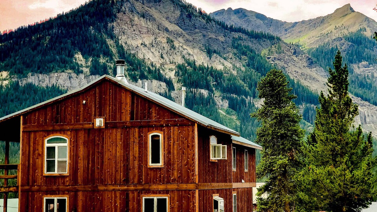 Cooke City-Silver Gate House | Luxury Yellowstone Chalet - Mountain Views with Sauna!