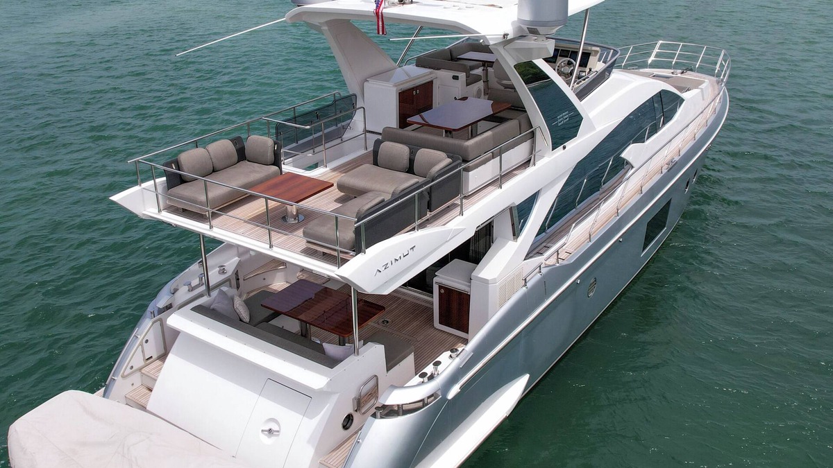 Allapattah Boat Rental | Luxury Yacht Stay on the Miami River – Waterfront Living Redefined