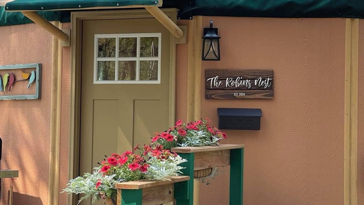 Grand Rapids Cabin | Luxury yurt cabin on park-like property 10 minutes from scenic Grand Rapids.