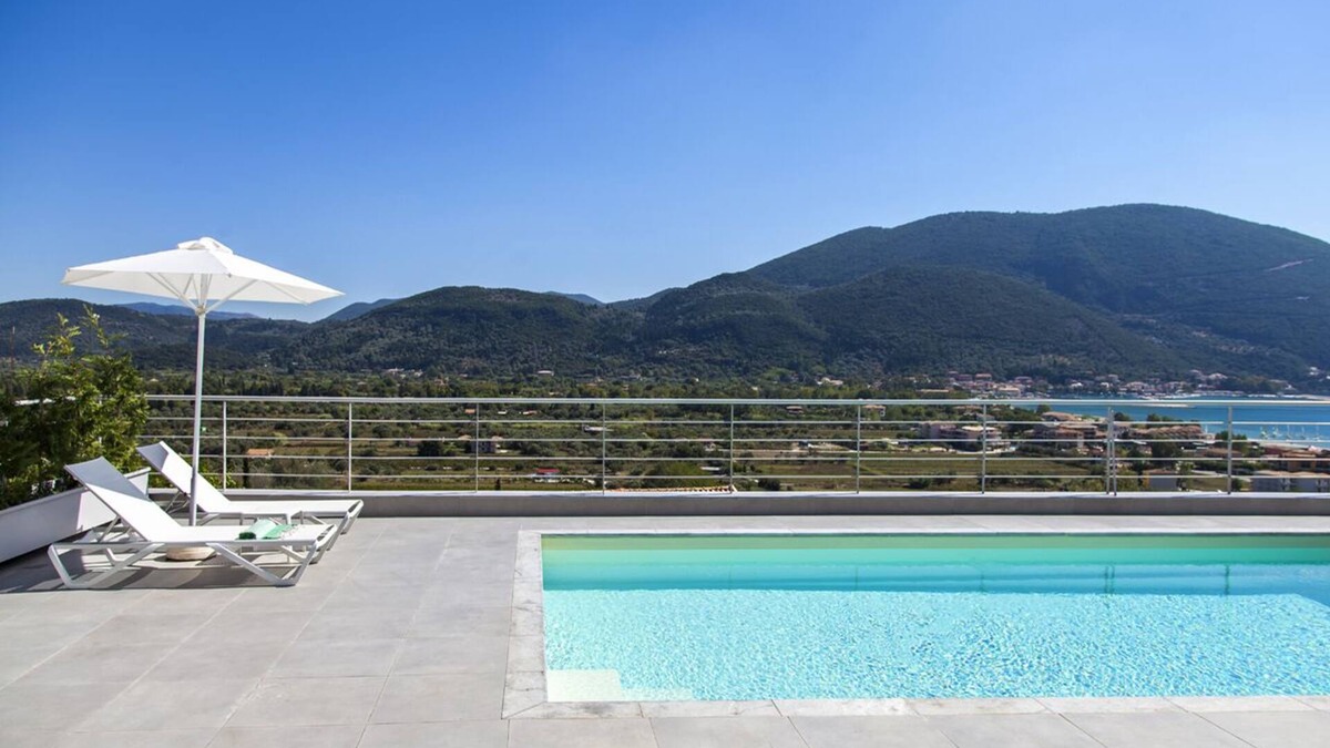 Pondi Villa | LuxuryVilla W With Private Pool & Amazing Sunsets!