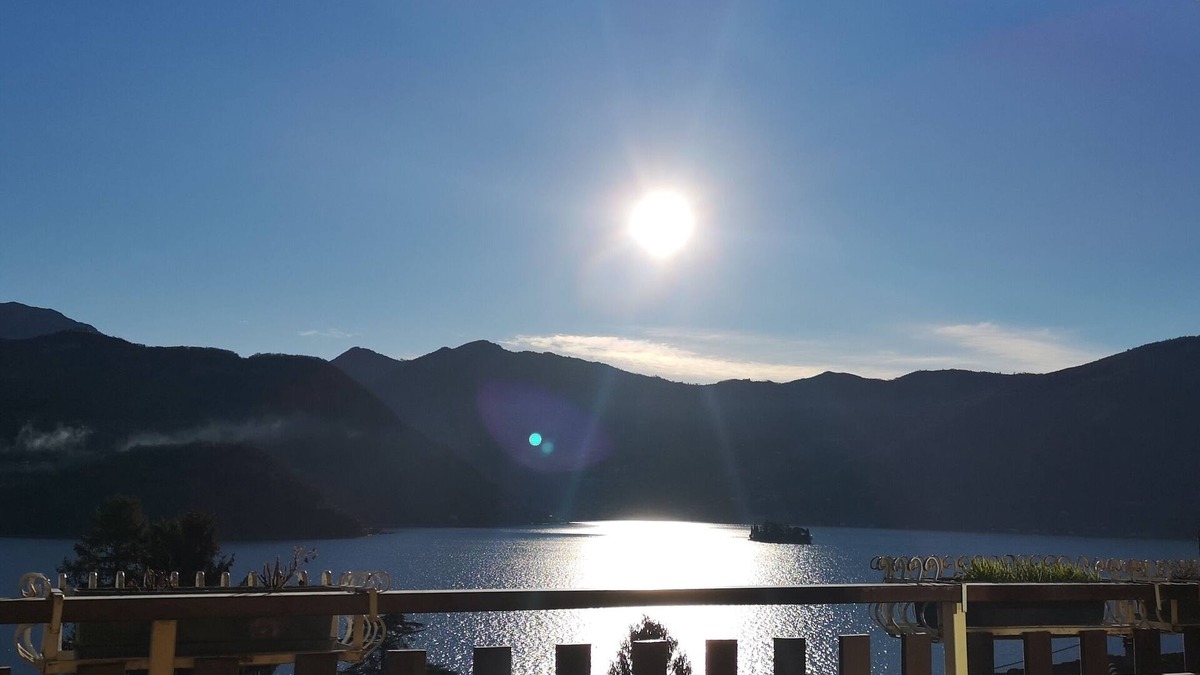 Tavernola Apartment | ✨Luz House✨ Lake of Iseo