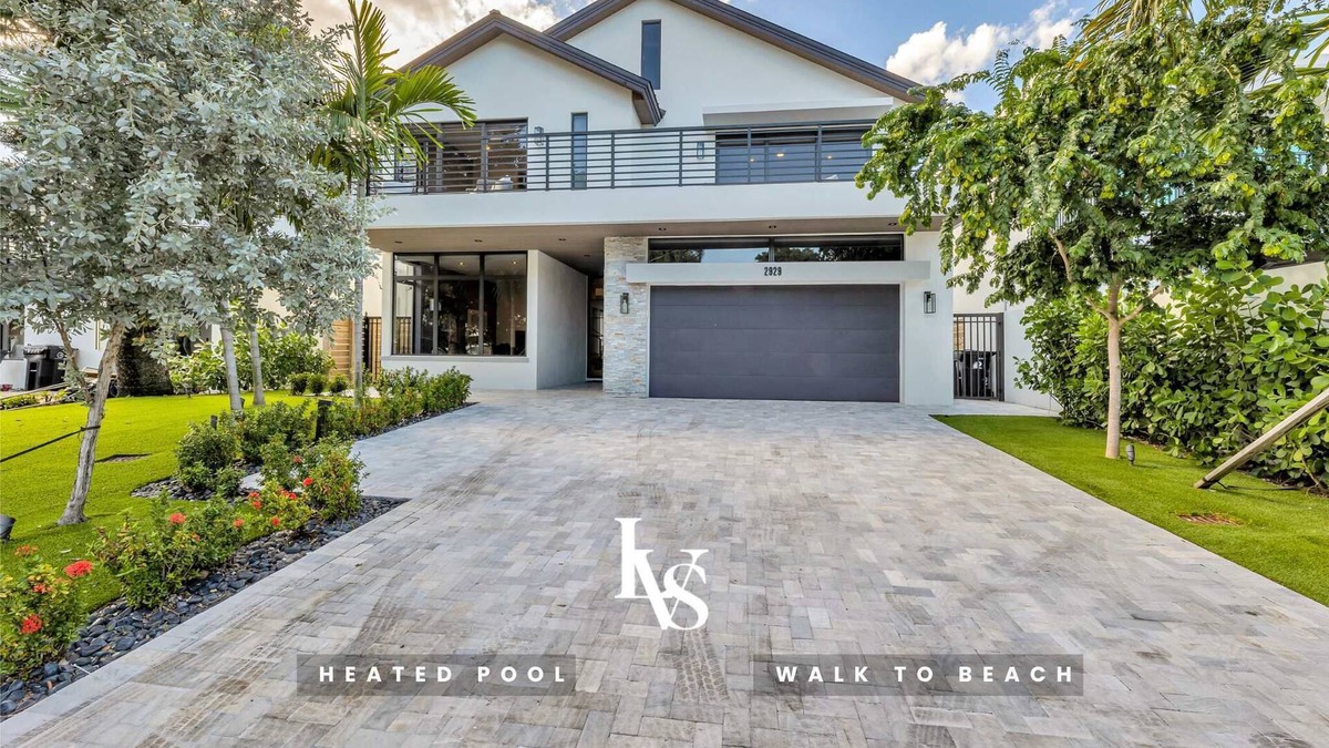 Lauderdale Beach House | LVS Casa La Playa- 5 Beds, Walk 2 Beach with Heated Salt Pool