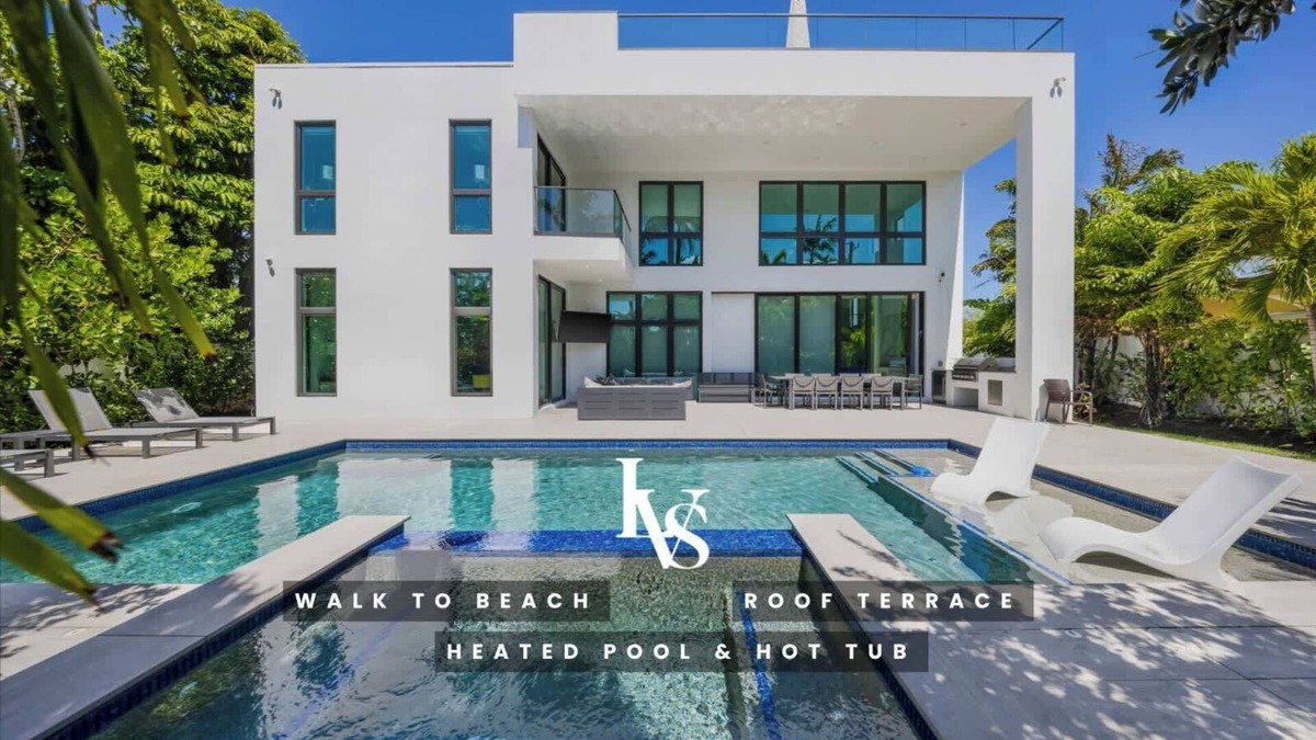 Harbour Inlet House | LVS Villa Blanco 5BR Coastal Oasis with Rooftop Sunset Deck, Heated Pool, Spa &