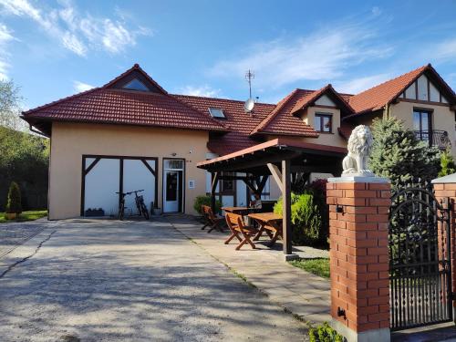 Jaroslaw Bed & Breakfast | Lwi dworek LD