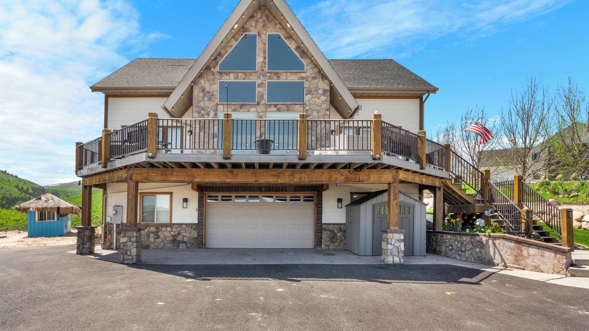 Cherimoya Hill House | Lychee Hill | Incredible Views | Private Hot Tub