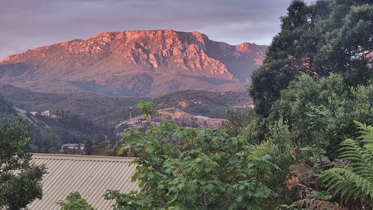 Queenstown House | Lyell: Character, views, comfort, air-conditioned, quiet yet close to towncentre