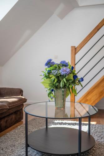 Vilvoorde Apartment | M&F Sweet In Black