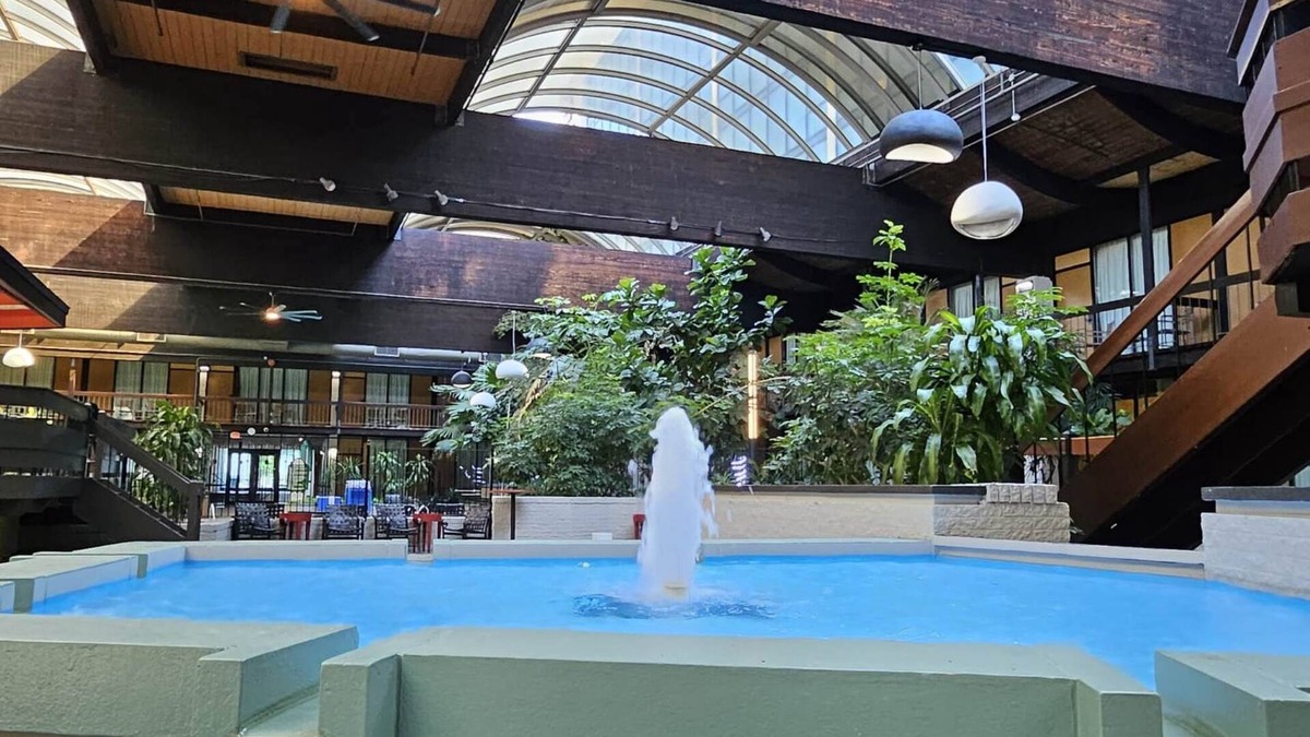 Cheektowaga Hotel | M Hotel Buffalo
