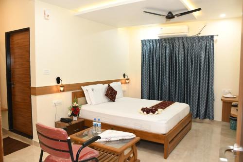 Bagalkot Hotel | M R Residency Lokapur