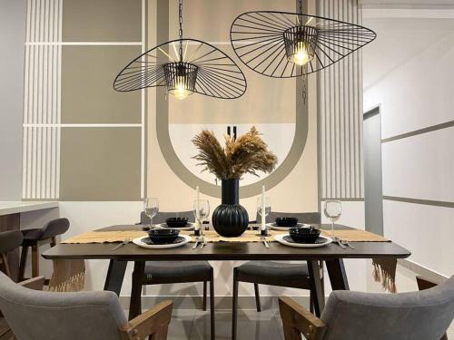 Taman Pertama Apartment | M Vertica Cheras by Xuites - 7 pax - Free Netflix - MRT at 500m - 15 mins to KLCC & TRX