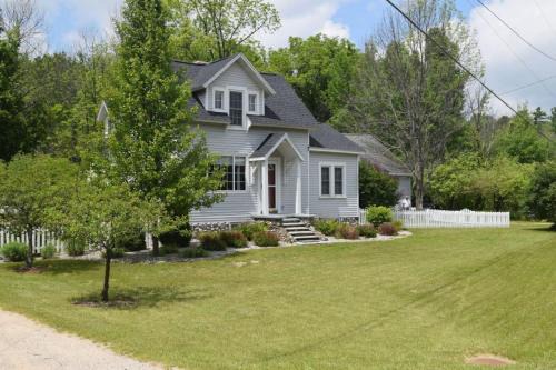 Traverse City House | M22 Shores On WEST GRAND TRAVERSE BAY