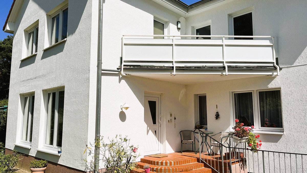 Neubukow Apartment | M9 Apartment with balcony on the edge of the forest in Ostseeland - 4-room apartment, wood-burning stove,