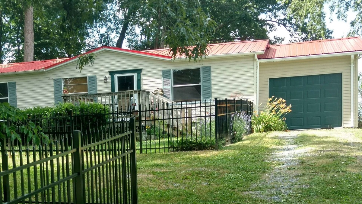 Jonesborough House | Ma And Pa's Place .Handicapped Accessable