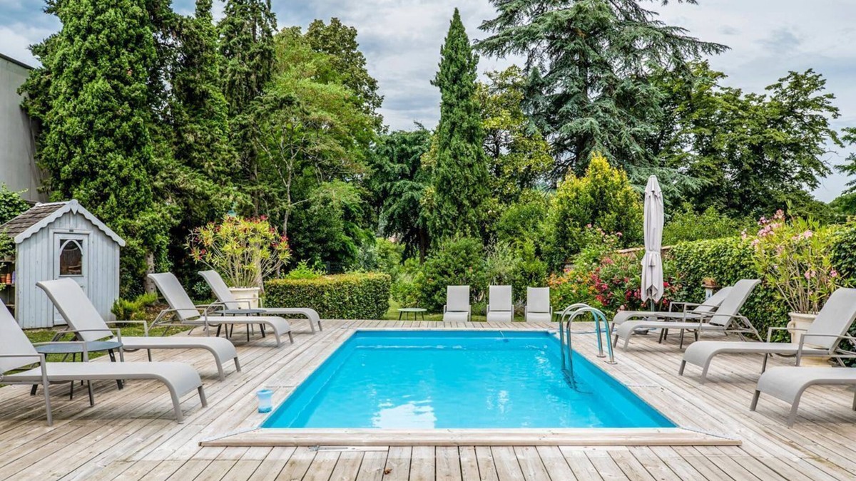 Sainte-Foy-la-Grande Villa | Maison Moulene - Ten Bedroom Villa, Sleeps 20