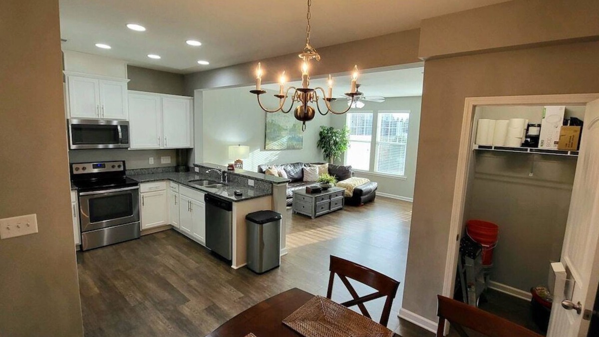 Burlington House | Mackintosh Townhome Retreat - 4BD/3BA
