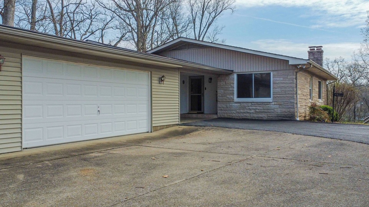 Gilbertsville House | Maclew View on Kentucky Lake- within minutes of local marina.