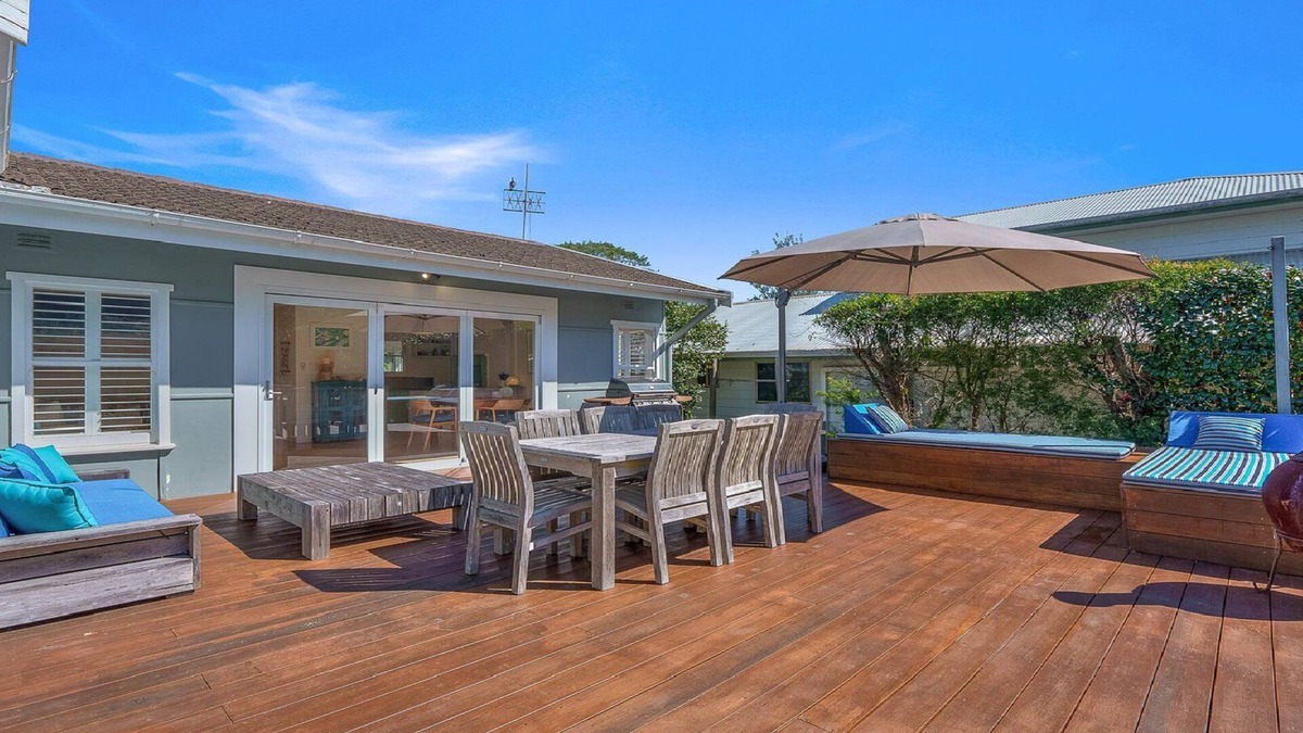 Macmasters Beach House | MacMasters Malibu - Lakefront by HolidayCo.