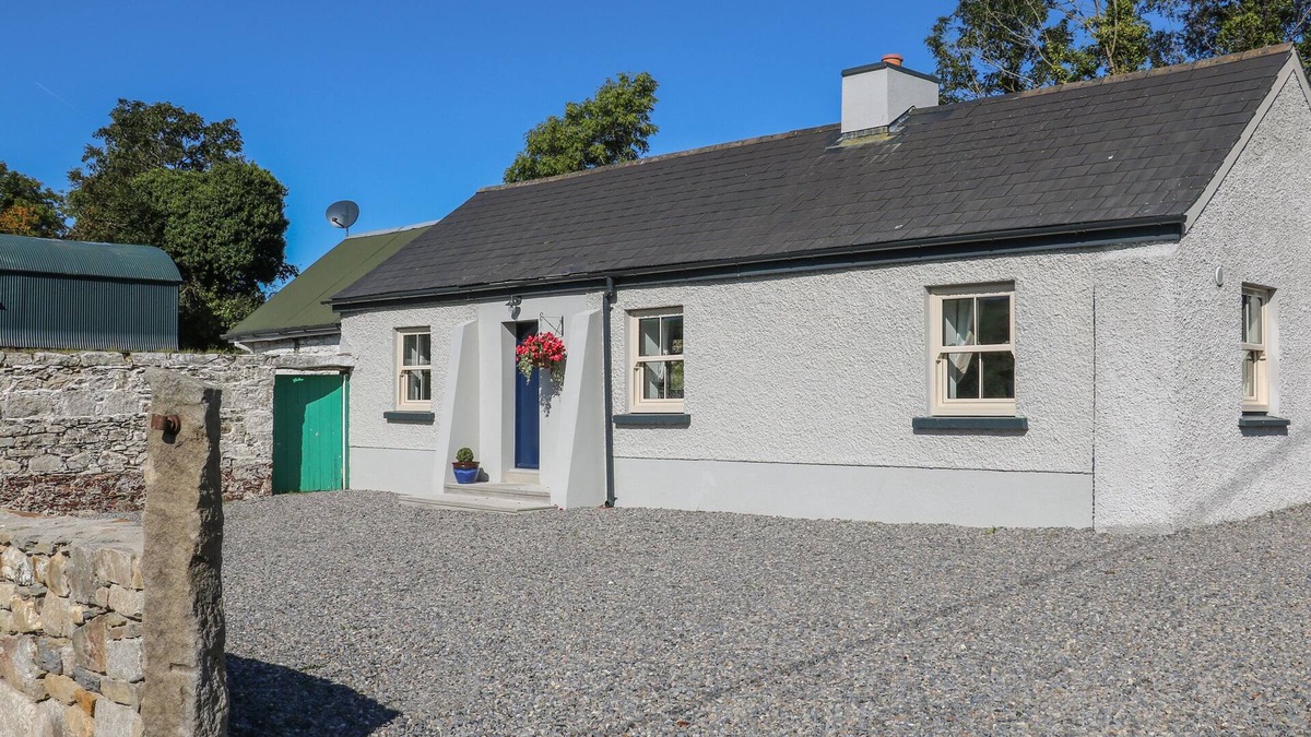 Macreddin Village Cottage | MACREDDIN ROCK HOLIDAY COTTAGE in Aughrim, County Wicklow