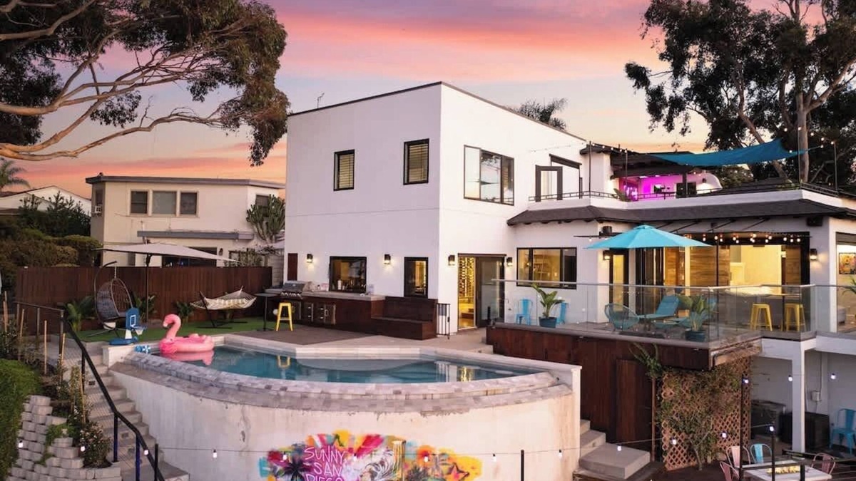University Heights House | Madison House: 4BR House with Infinity Pool