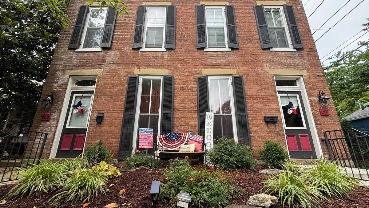 Madison House | Madison Manor By the River: Sleeps up to 15, Walk to Historic Downtown