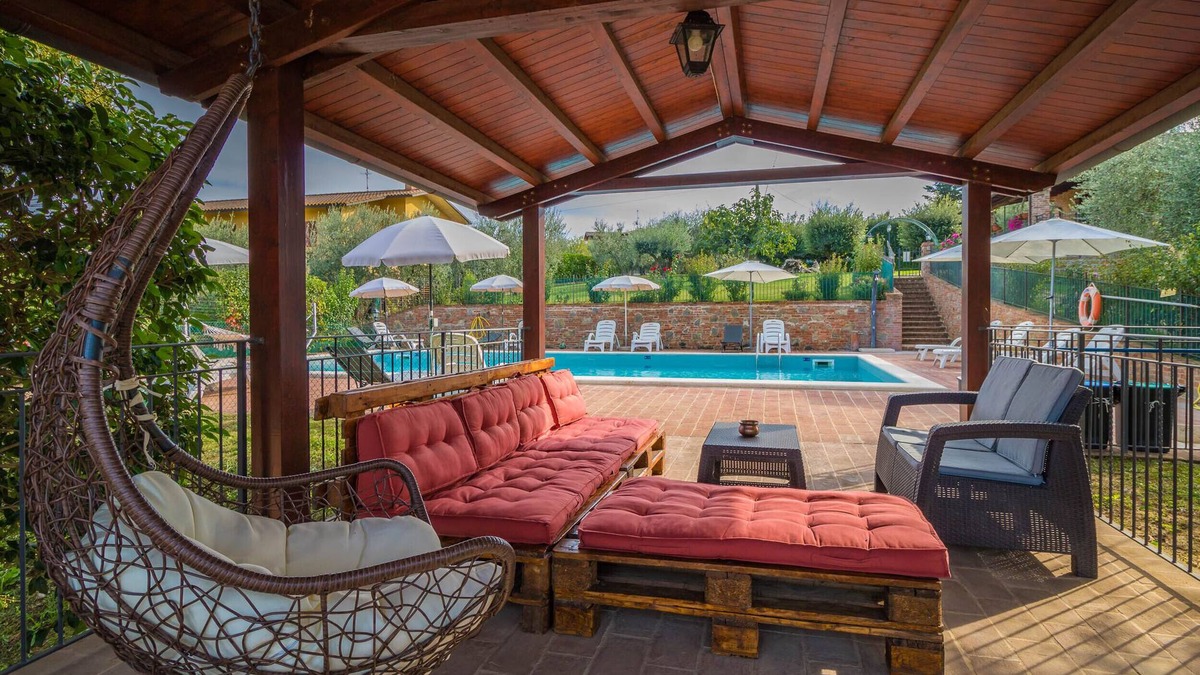 Casamaggiore Apartment | Madone 1, apartment in agriturismo. Pool, WiFi, tennis