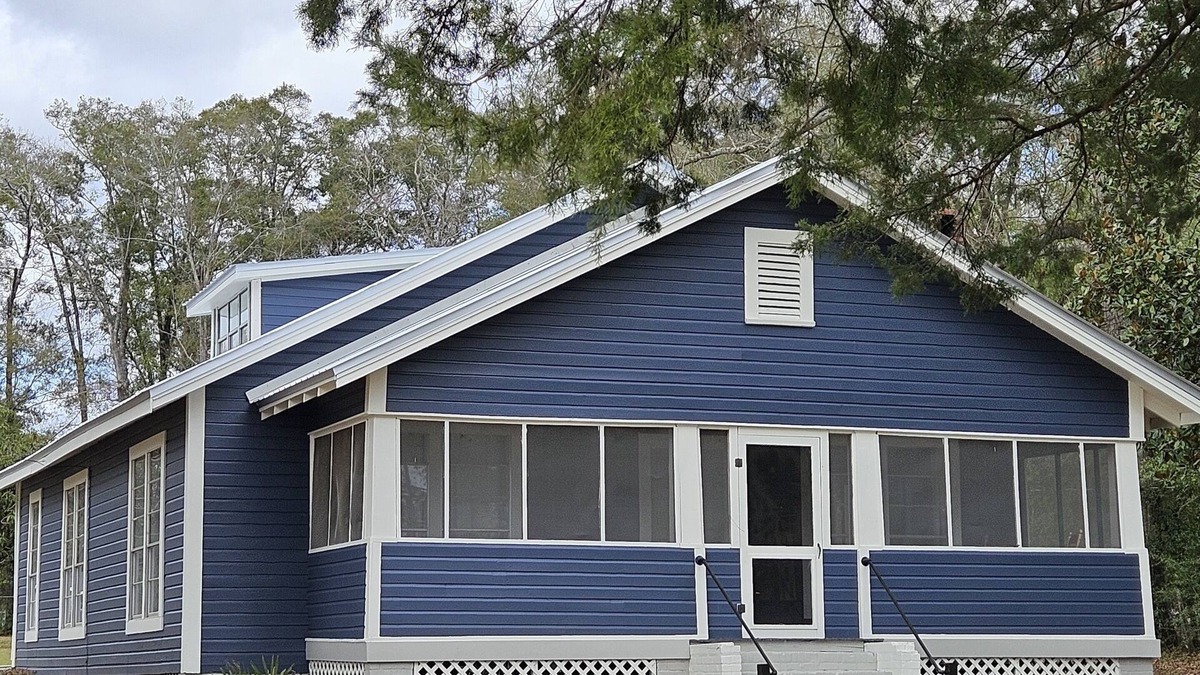 Brewton House | Mady's Happy Place is a charming 3 bedroom, 2 bath home near historic downtown