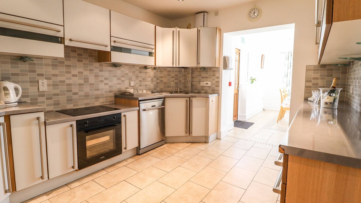 Maesbury Marsh Cottage | Maesbury Manor