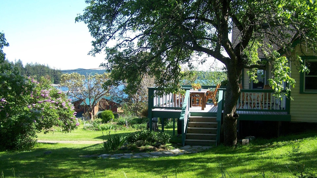 Deer Harbor House | Maggie's Manor: STARTING AT $199 1-4 Bedroom Waterfront Island Home. View!View!