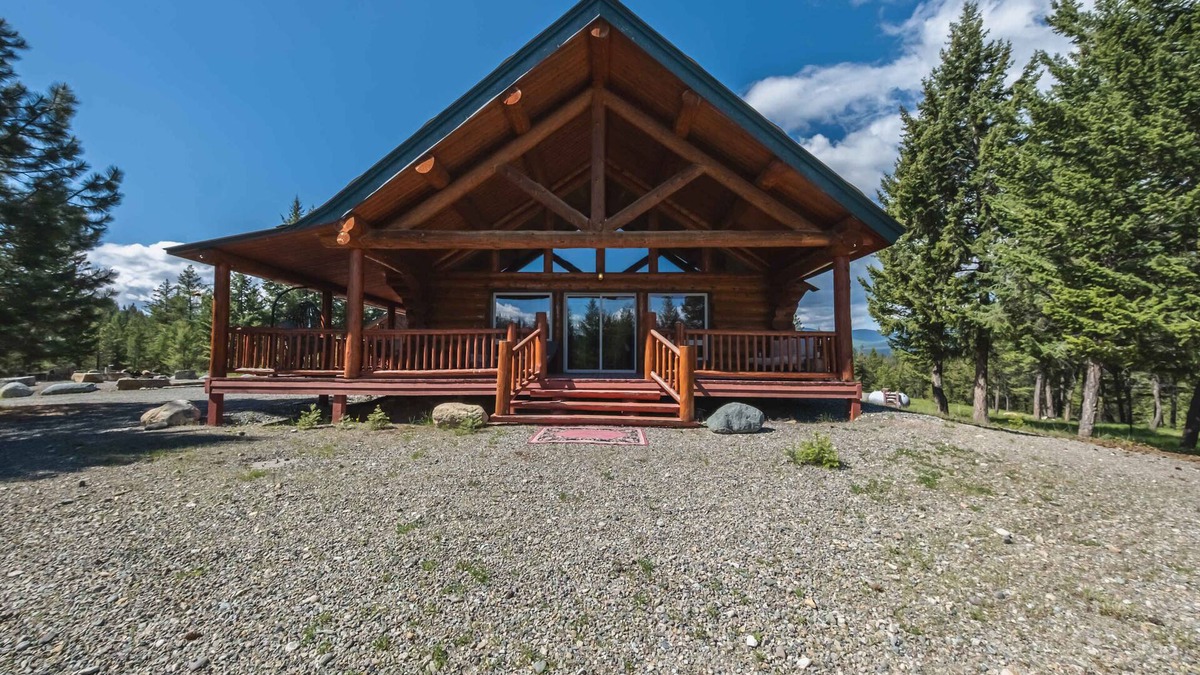 Rexford Cabin | Maggie’s Cabin - Enjoy a Slice of Paradise in Rexford, Montana!