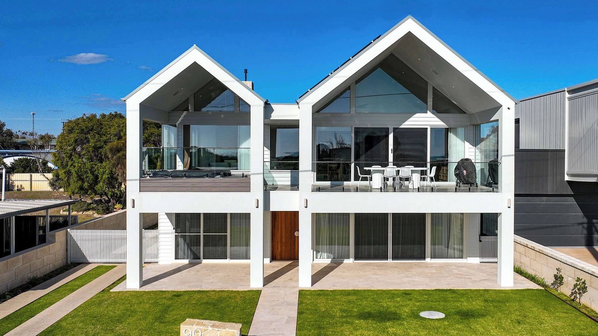 Waterhouse House | Magic Beach - Wifi, Beach Views