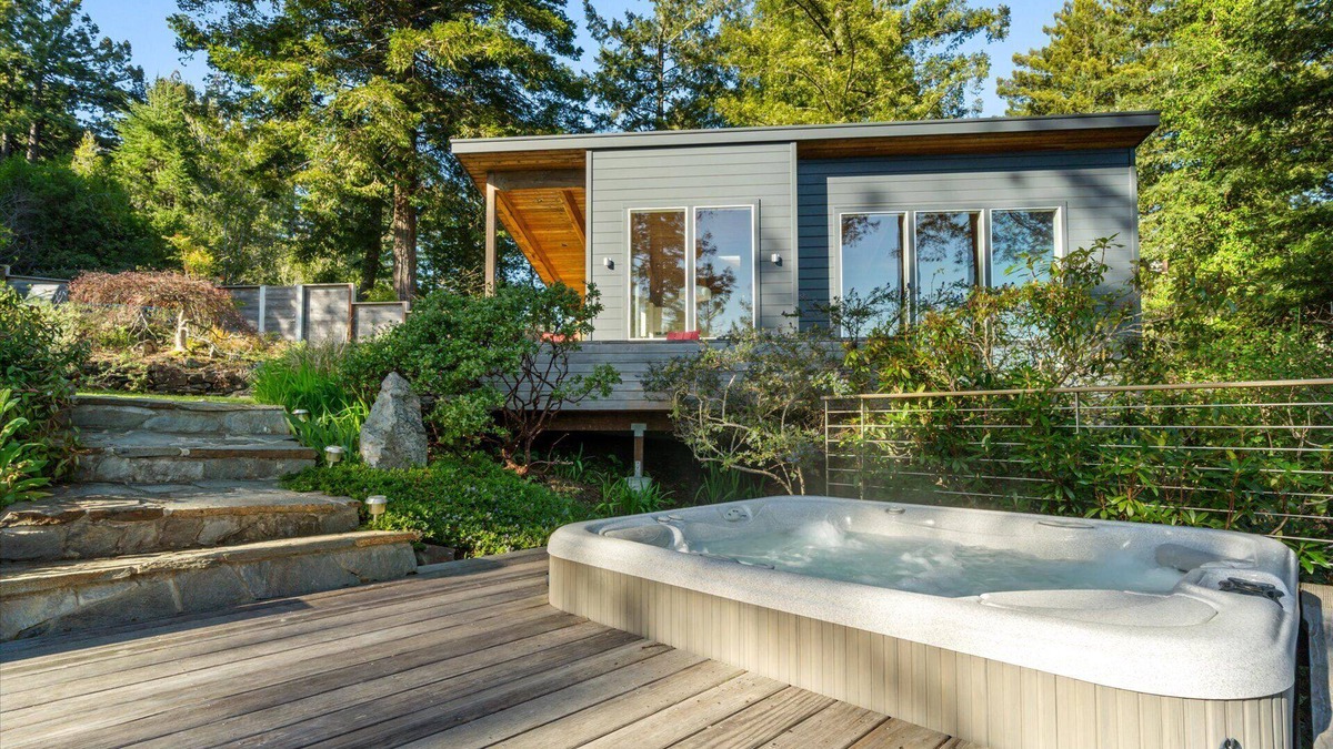 Cazadero House | Magic Madrone- Stunning & Comfy!Top of Redwoods!Astonishing Views!HotTub/WiFi