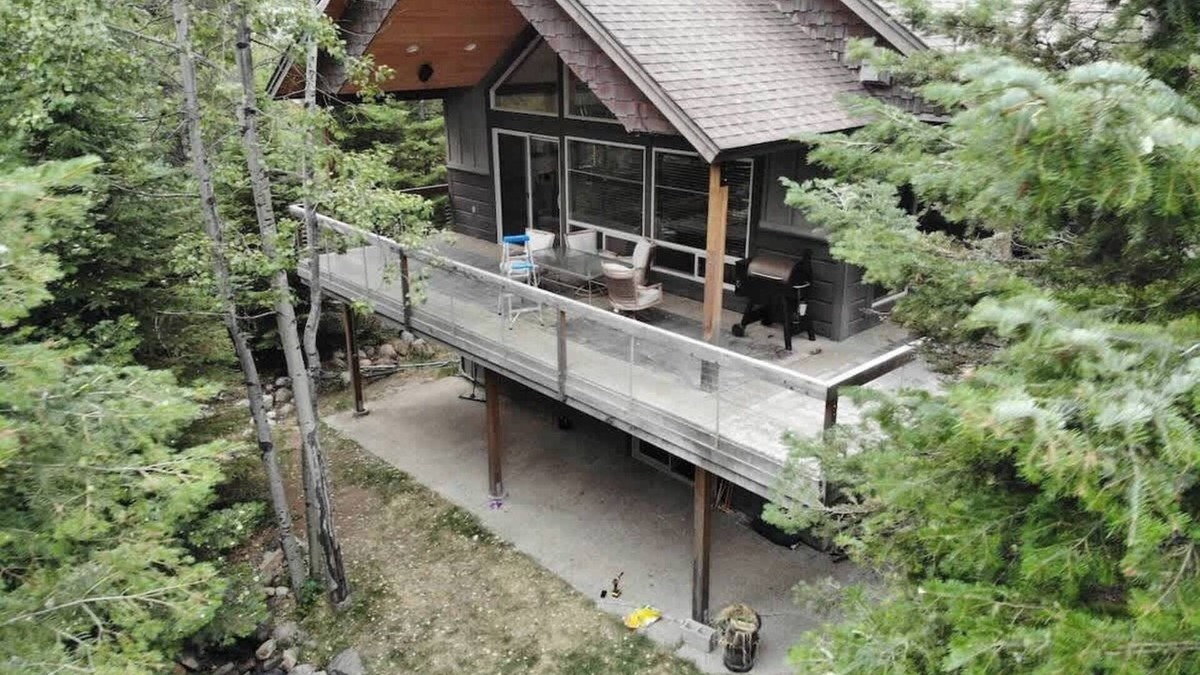 McCall House | Magic McCall Cabin + Studio for Large Groups HOT T