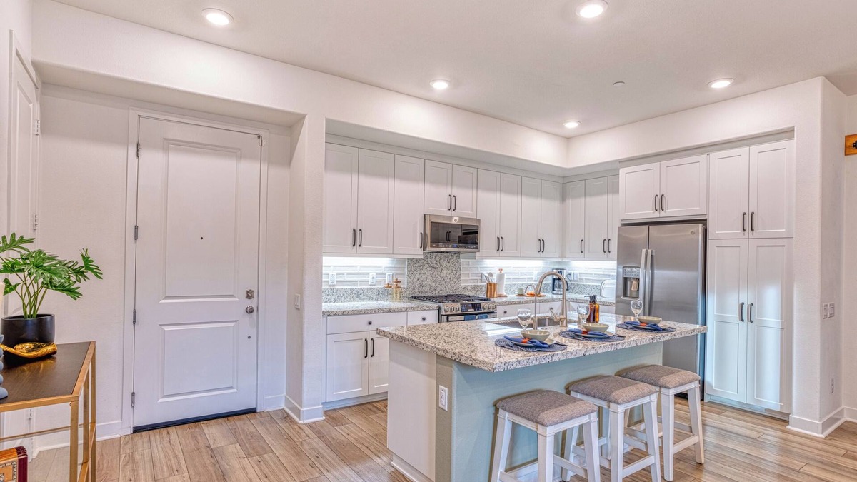 Stevenson Ranch Condo | Magic Mountain 3-bedroom condo with WiFi, in delightful Valencia
