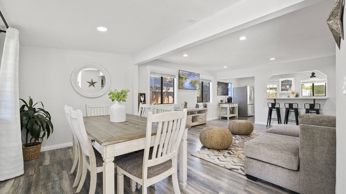 Newhall House | Magic Mountain 4 Bedroom 3 Bath Escape Modern Home