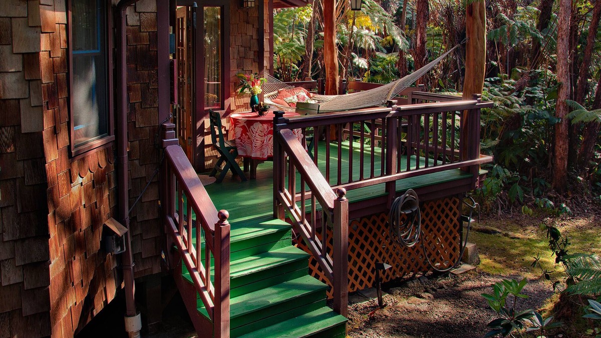 Volcano House | MAGICAL & COZY GEM! BIRDS, HUGE FERNS ABOUND IN NATIVE RAINFOREST. SO QUIET.