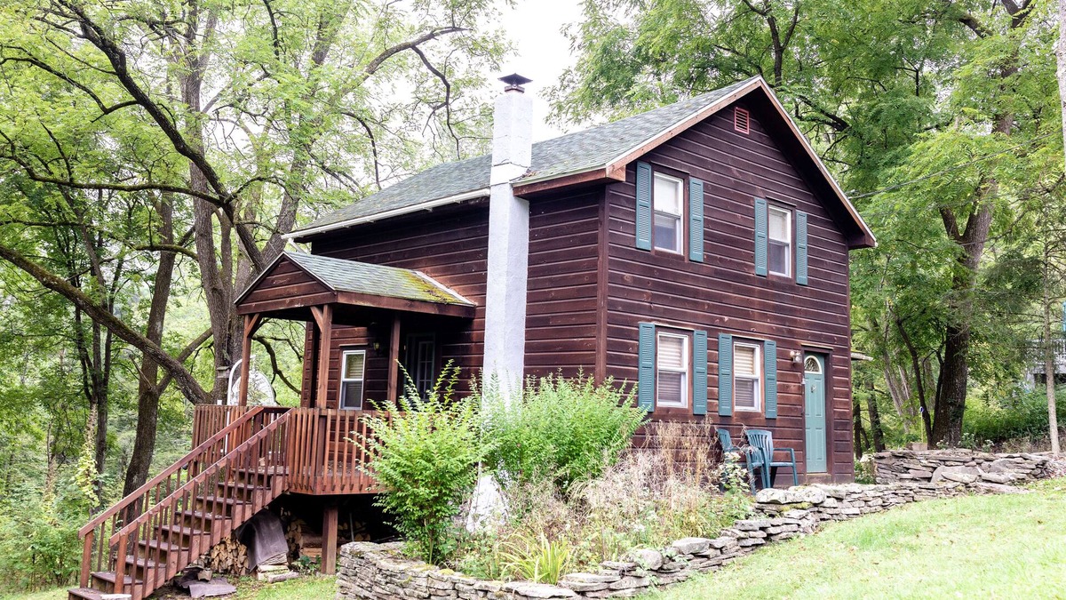 Damascus Cottage | Magical Creekside Cottage in the Western Catskills