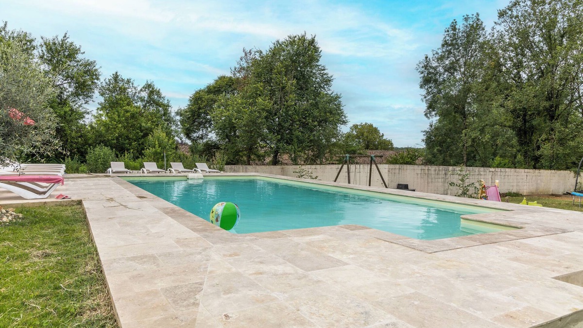 Sainte-Sabine-Born House | Magical Stay at the 'Il était une fois' Holiday Home – Shared Pool and Air Conditioning