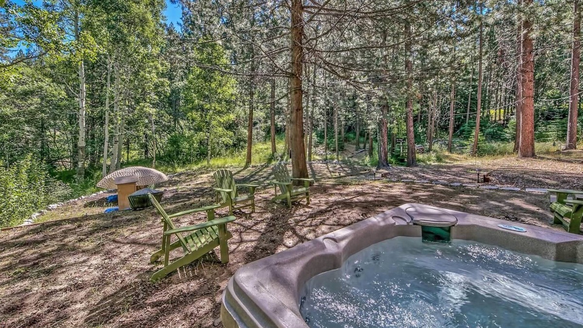 Pioneer Trail House | Magical Getaway in the Woods!