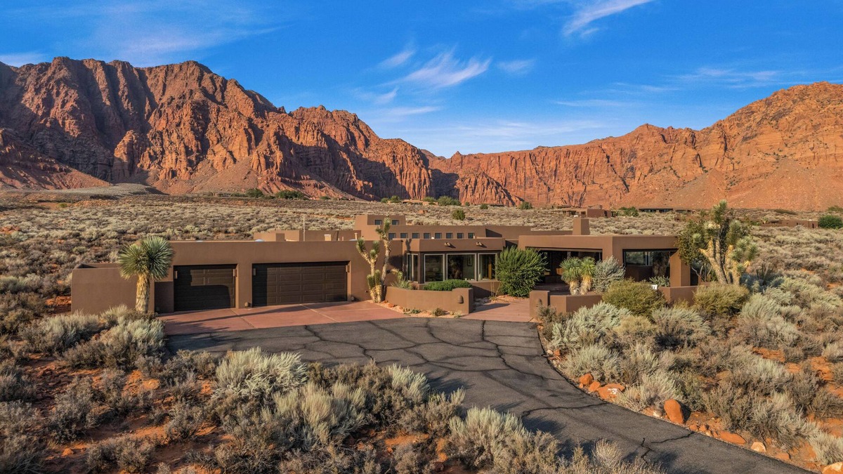 Ivins House | Magical Home in Kayenta Surrounded by Red Rocks, Zion