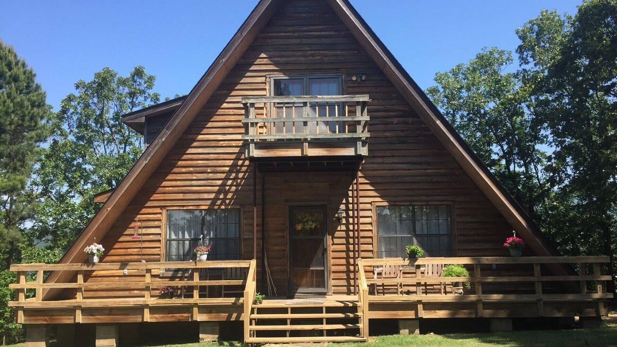 Waveland Cabin | Magical lake house cabin on Blue Mtn Lake with Mt. Magazine views. Pet Friendly!