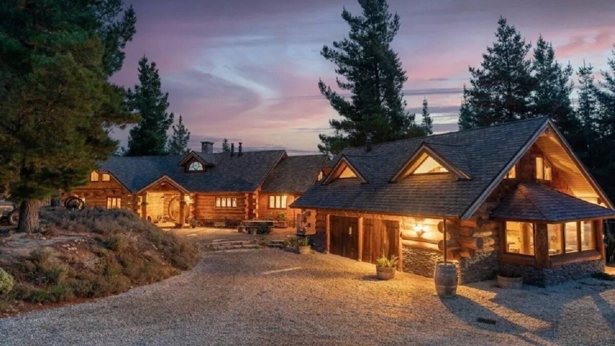 Alexandra House | Magical Loft Among the Trees at Homewood Forest Retreat