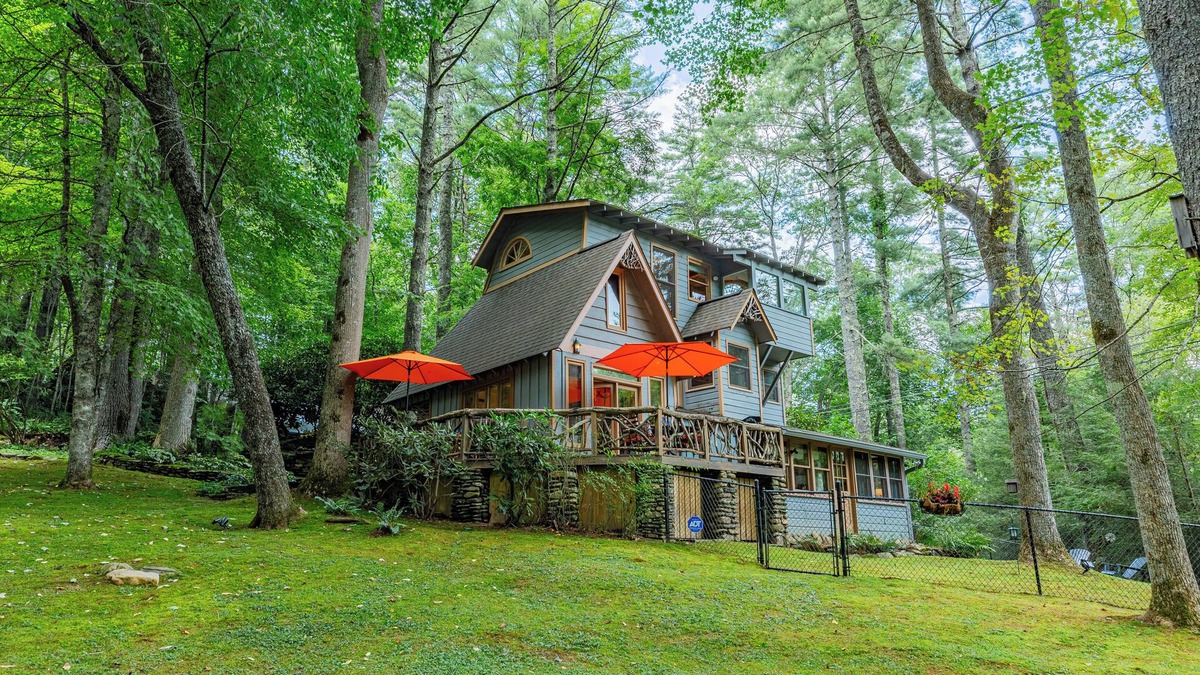 Highlands Cabin | Magical Six-Level Retreat with Luxury Amenities near Main Street & Waterfalls!