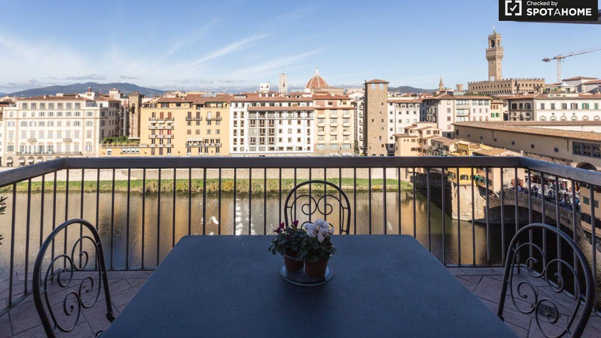Oltrarno Apartment | Magical terrace on the Ponte Vecchio