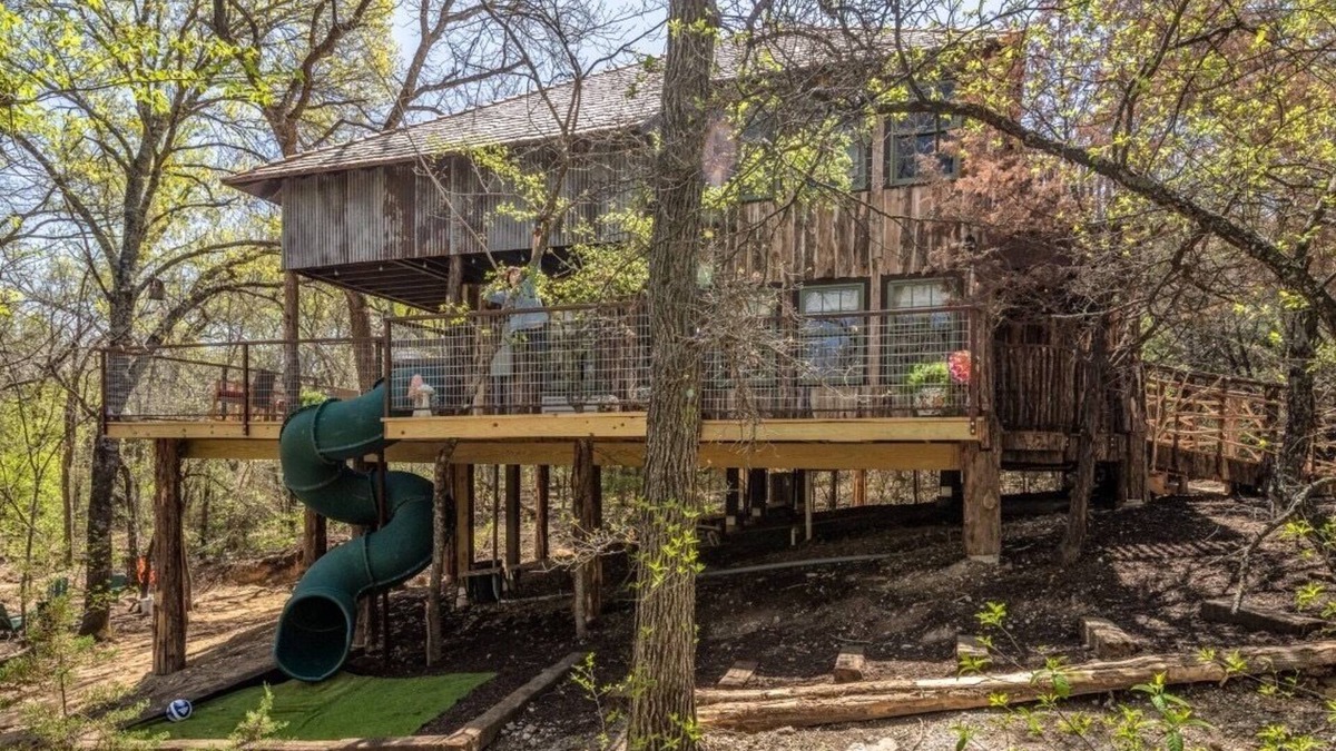 Dennis Cabin | Magical Treehouse on the Brazos River with spiral slide off the deck! 350 acres! Tubing!