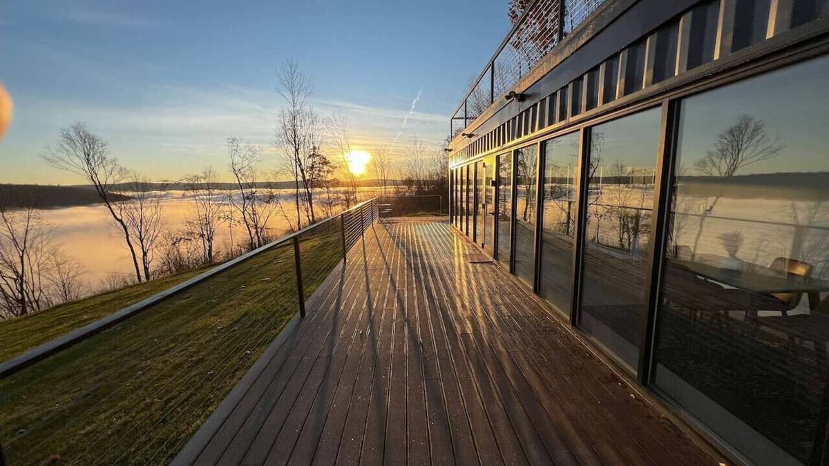 Little Valley Apartment | Magical views, luxury living container house