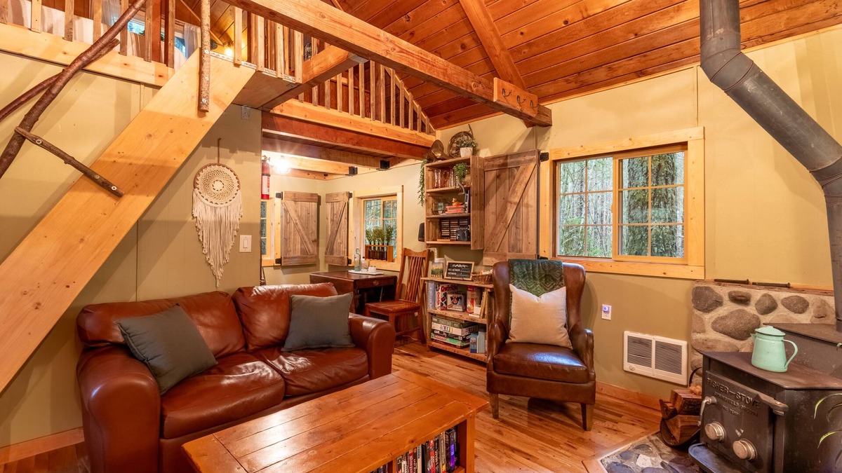 Ashford Cabin | Magical Woodland Retreat only 8mi to MRNP!