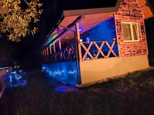 Dukla Ski Chalet | Magiczna Chatka Nad Rzeką Bieszczady