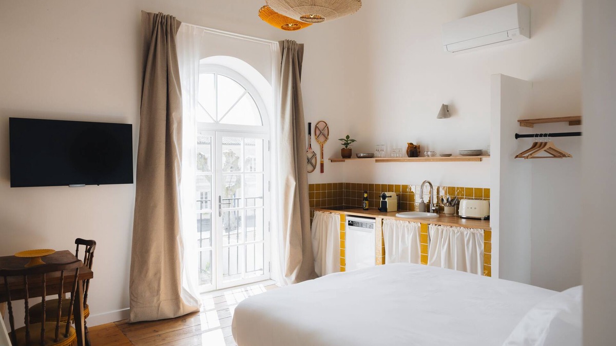 Saint-Seurin-de-Cadourne Apartment | Magnificent Suite Apartment with swimming pool N°3