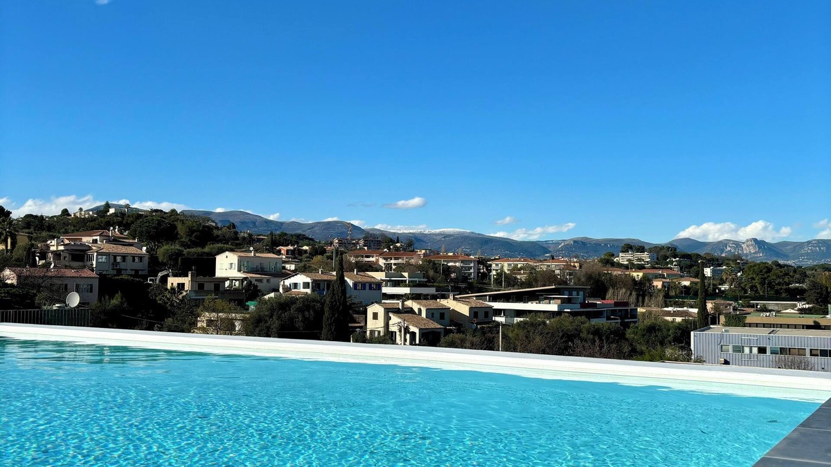 Villeneuve-Loubet Apartment | Magnificent apartment with rooftop pool