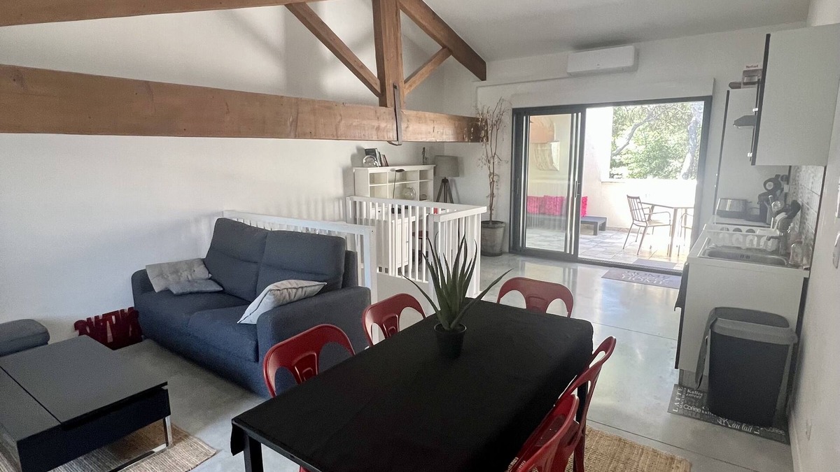 Lattes Apartment | Magnificent air-conditioned duplex, terrace, gym, 10 min from train station, airport and beaches.